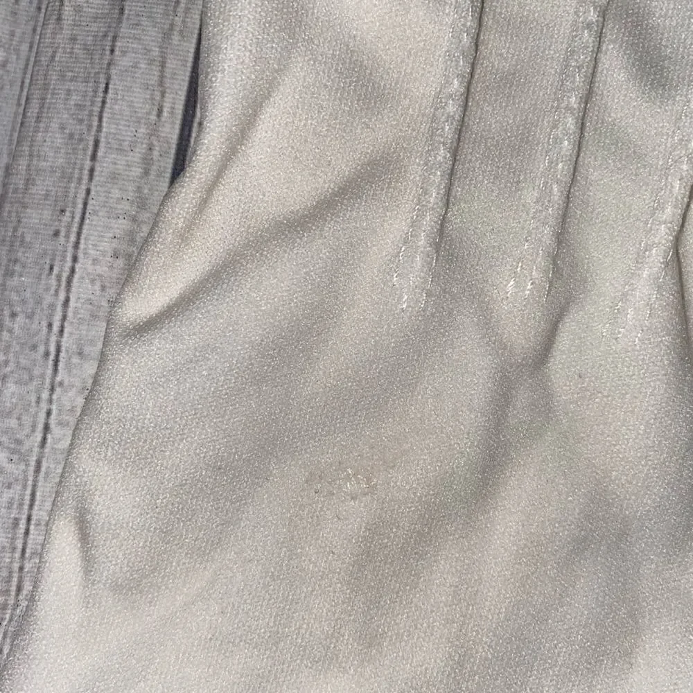 Vintage white gloves w/stitching on top of hand women sz small